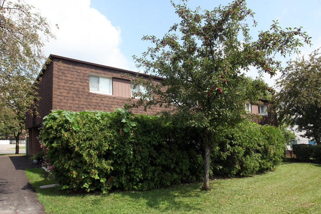 22 Litchfield Ct in Toronto, ON - Building Photo - Building Photo
