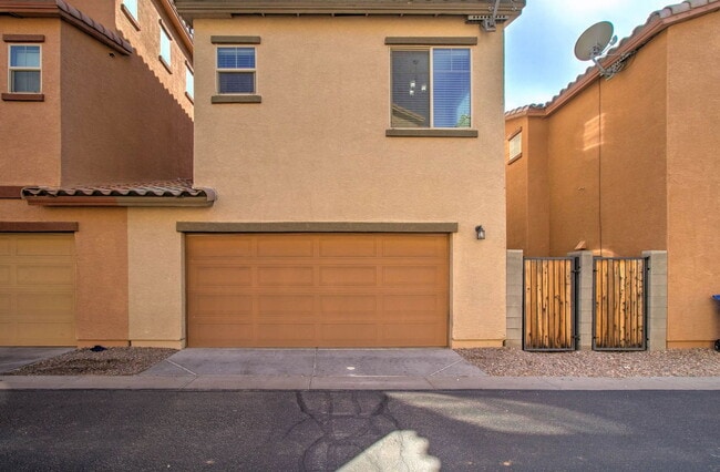 property at 2014 N 77th Dr