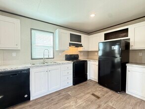 203 Linda St in Conroe, TX - Foto de edificio - Building Photo