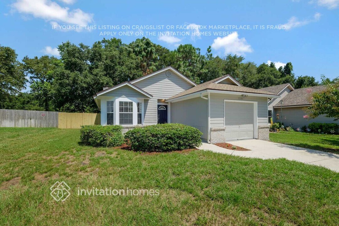 11195 Mikris Dr N in Jacksonville, FL - Building Photo