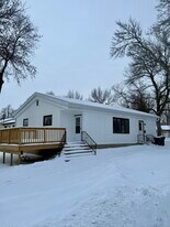 401 W Douglas Ave in Fergus Falls, MN - Building Photo