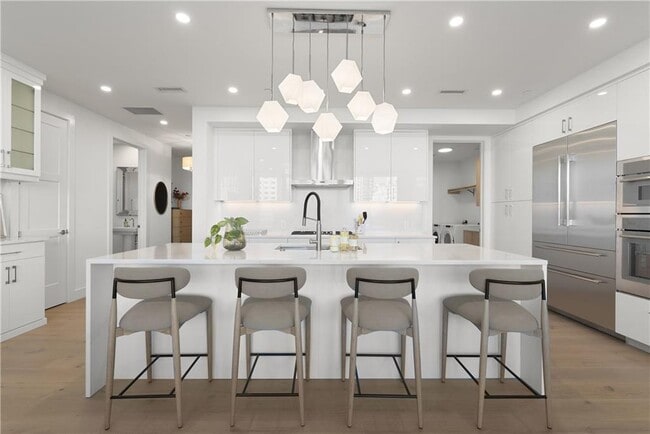 2425 Peachtree Rd NE in Atlanta, GA - Foto de edificio - Building Photo