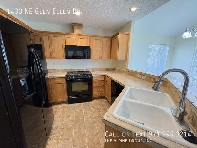 1430 NE Glen Ellen Dr in Hillsboro, OR - Building Photo - Building Photo