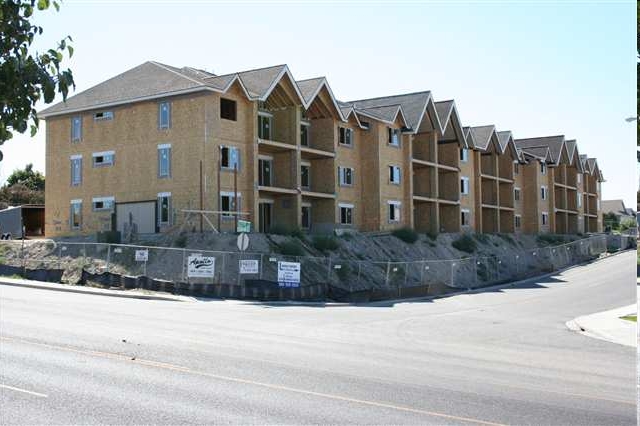 Canyon Crest Apartments in Richland, WA - Building Photo