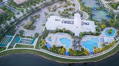 2405 Windjammer Way in West Palm Beach, FL - Building Photo - Building Photo