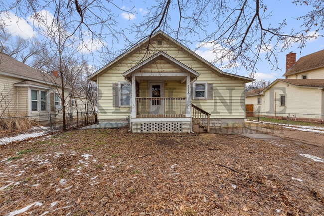 property at 118 S Sedgwick St