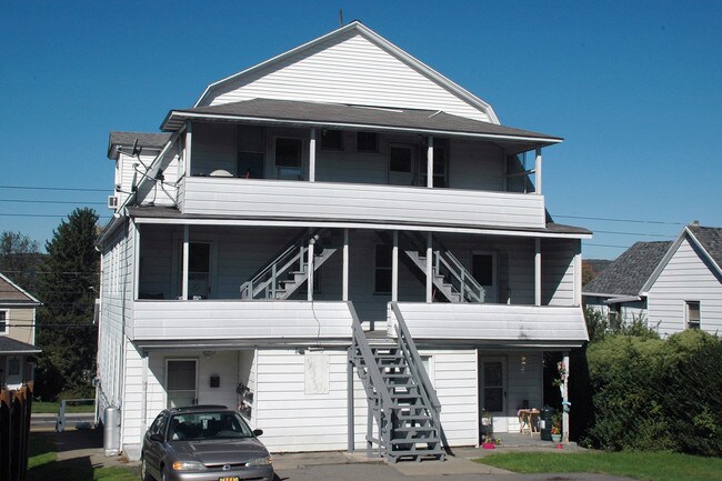 157 Main St in Wilkes-Barre, PA - Foto de edificio - Building Photo