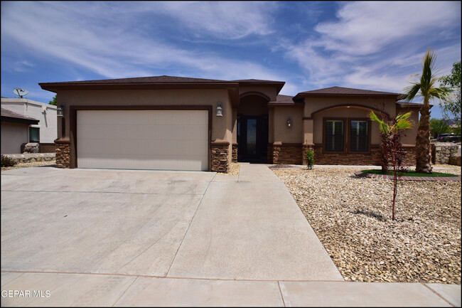 7337 Black Mesa Dr in El Paso, TX - Building Photo - Building Photo