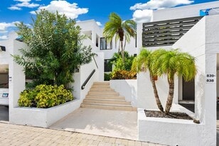 840 Bayport Wy in Longboat Key, FL - Building Photo