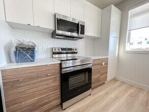 10060-10046 46 St NE in Calgary, AB - Building Photo - Building Photo