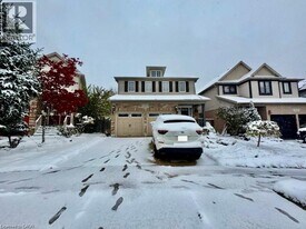 916 Magdalena Ct in Kitchener, ON - Building Photo