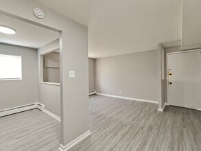 308 Main St in Darby, PA - Foto de edificio - Building Photo