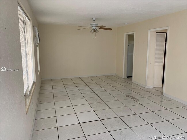 16031 NE 18th Pl-Unit -4 in North Miami Beach, FL - Building Photo - Building Photo