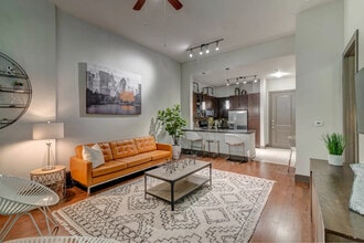 1000 Oakdale St in Houston, TX - Building Photo - Building Photo