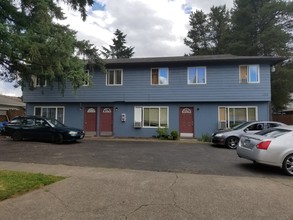 Cherry Hill Apartments in Newberg, OR - Building Photo - Building Photo