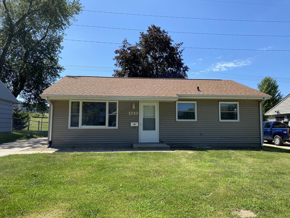 1010 18th St SW in Cedar Rapids, IA - Building Photo
