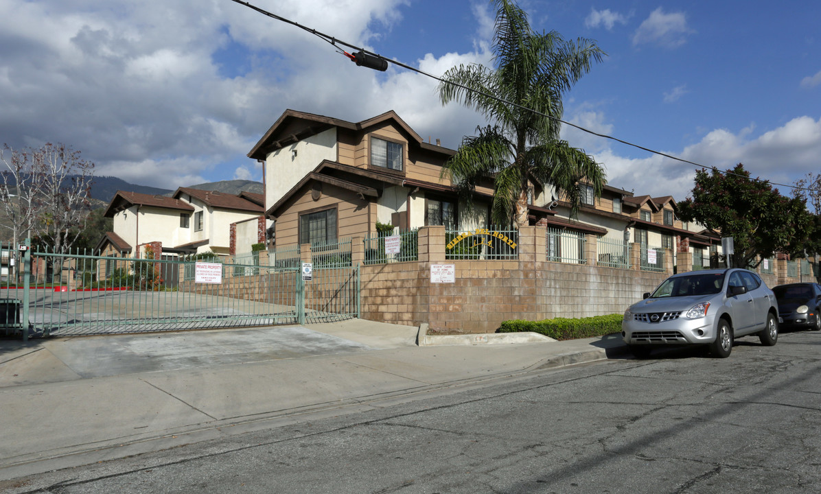 Sierra Del Norte in San Bernardino, CA - Building Photo