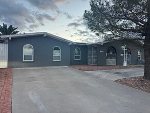 6437 Dawn Dr in El Paso, TX - Building Photo - Building Photo