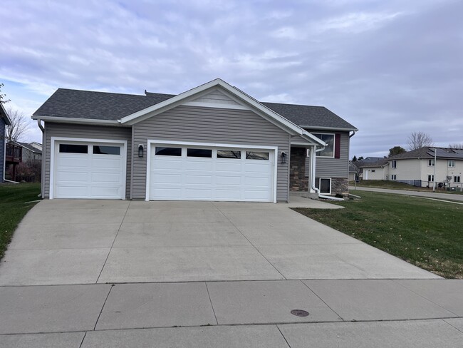 5445 Florence Dr NW in Rochester, MN - Building Photo - Building Photo