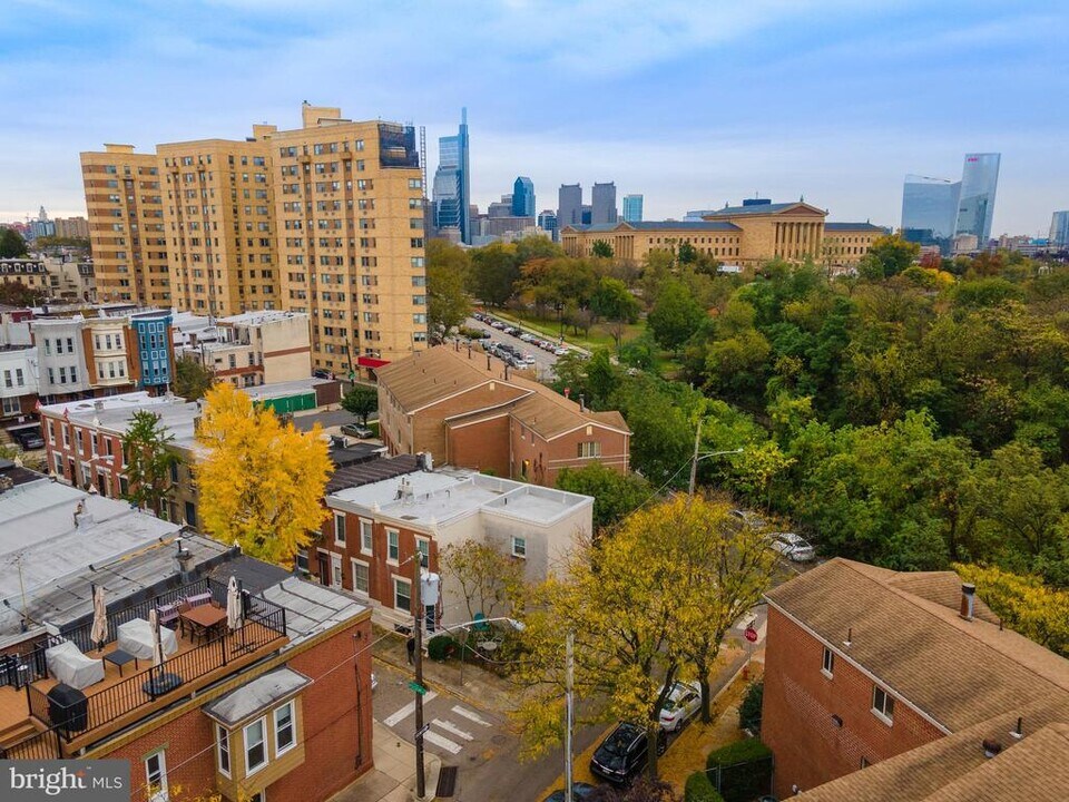 2719 Folsom St in Philadelphia, PA - Building Photo