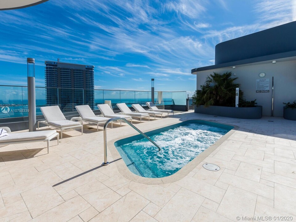 1000 Brickell Plaza, Unit 3306 in Miami, FL - Building Photo