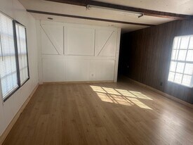 450 Harmon Ln in Opelousas, LA - Building Photo