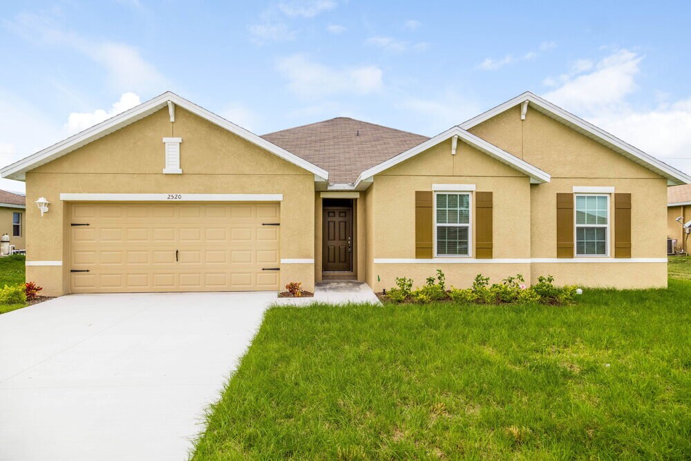 2520 SW 15th Pl in Cape Coral, FL - Building Photo