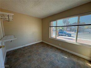 7010 Mountain Moss Dr in Las Vegas, NV - Building Photo - Building Photo