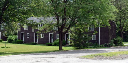 Fayette Villager Townhomes in Fayetteville, NY - Building Photo - Building Photo