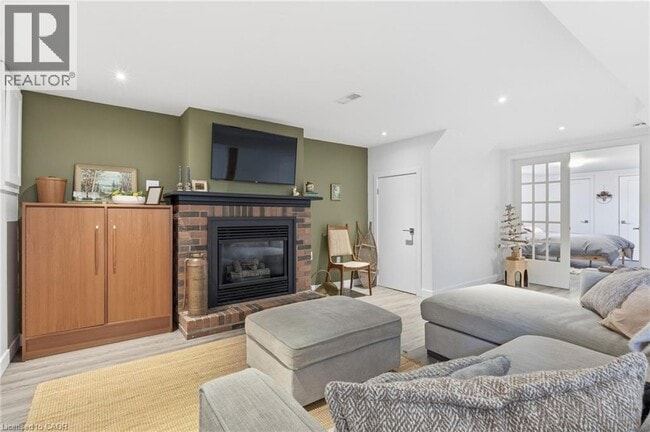 2112 Amesbury Crescent in Burlington, ON - Building Photo - Building Photo