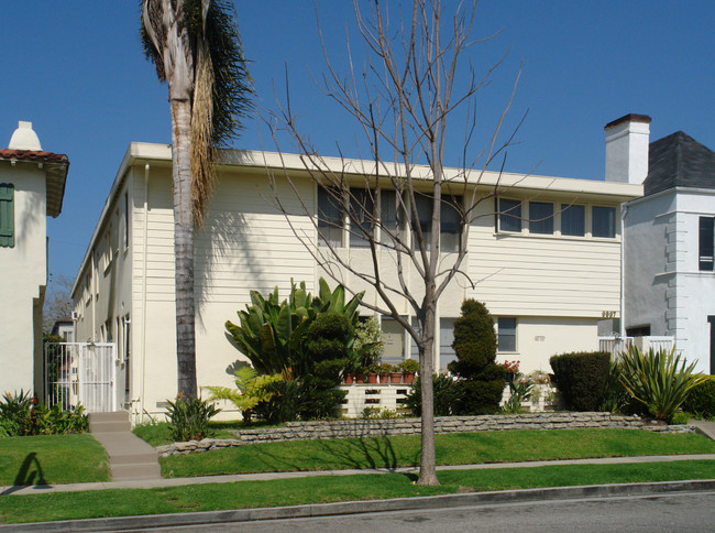 9937 Young Dr in Beverly Hills, CA - Foto de edificio - Building Photo