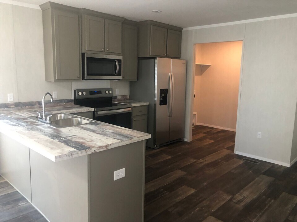 453 Juniper Ave in Defuniak Springs, FL - Building Photo