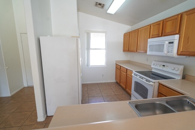 2293 W 20th Ave in Apache Junction, AZ - Building Photo - Building Photo