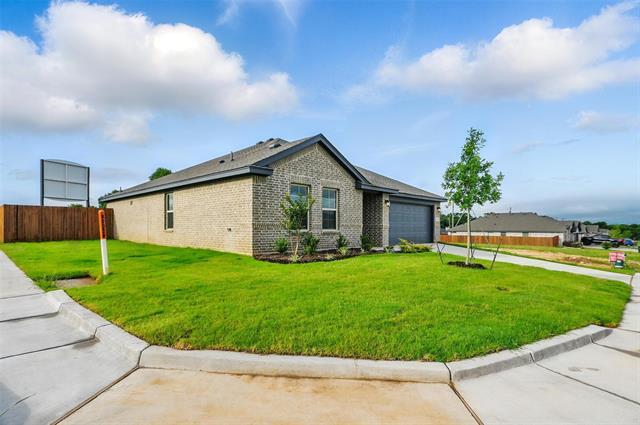 1401 Quail Crk Dr in Cleburne, TX - Foto de edificio