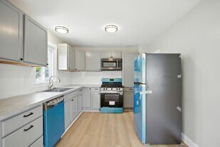 23147 Vance Ave in Hazel Park, MI - Building Photo