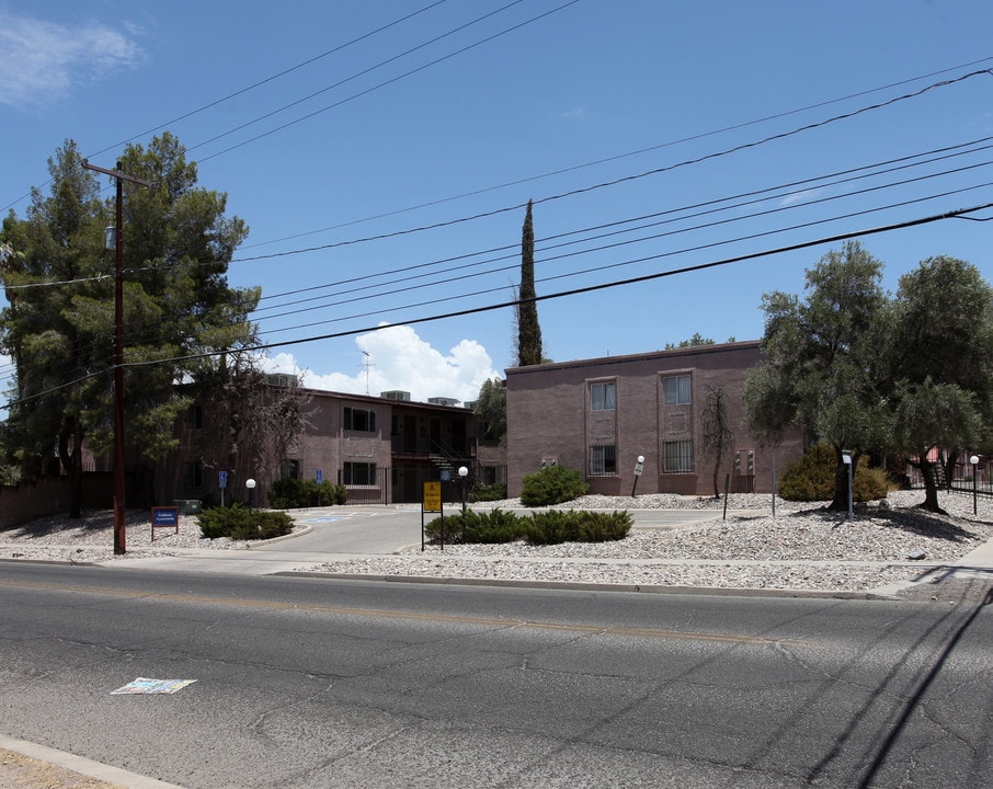 Corleone Apartments in Tucson, AZ - Foto de edificio