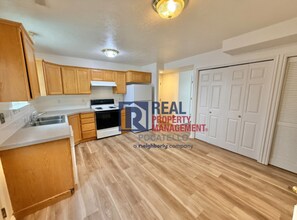 1590 Dustin Cir in Pocatello, ID - Building Photo - Building Photo