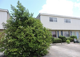 Campus Cottages in Hattiesburg, MS - Foto de edificio - Building Photo