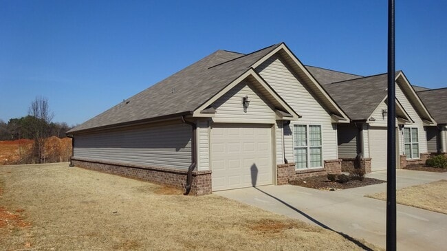 25255 Everblake Dr in Madison, AL - Building Photo - Building Photo