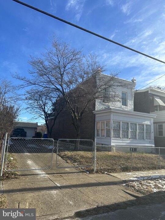 4321 Van Kirk St in Philadelphia, PA - Foto de edificio