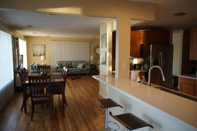 1137 W Lakeside Dr, Unit Lakeside Upper in Moses Lake, WA - Building Photo - Building Photo