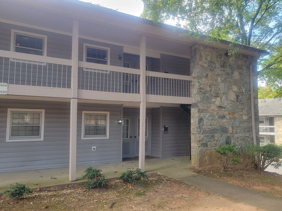 2934 Carriage Dr in Winston-Salem, NC - Building Photo