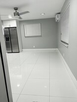 721 NE 6th St in Hallandale Beach, FL - Building Photo