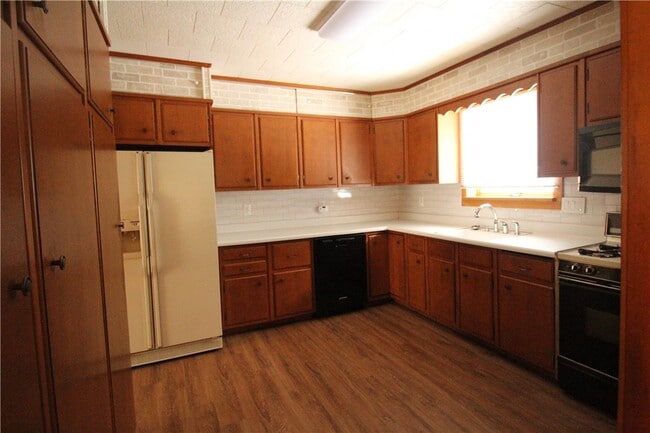 property at 213-215-215 Conhocton St