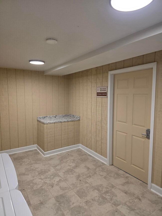 210 E 13th St, Unit 1-MS in New Albany, IN - Foto de edificio - Building Photo