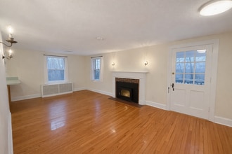 329 N Eagleville Rd in Mansfield, CT - Building Photo - Building Photo