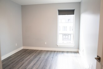 55 W Fifth St, Unit 405 in Boston, MA - Building Photo - Building Photo