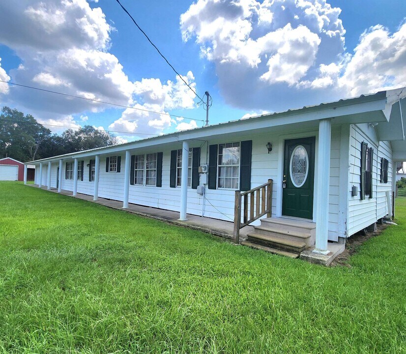 1031 W Verdine St in Sulphur, LA - Building Photo