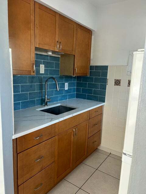 3240 NE 16th St, Unit 1