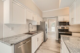 5929 Quail Hollow Rd in Charlotte, NC - Foto de edificio - Building Photo